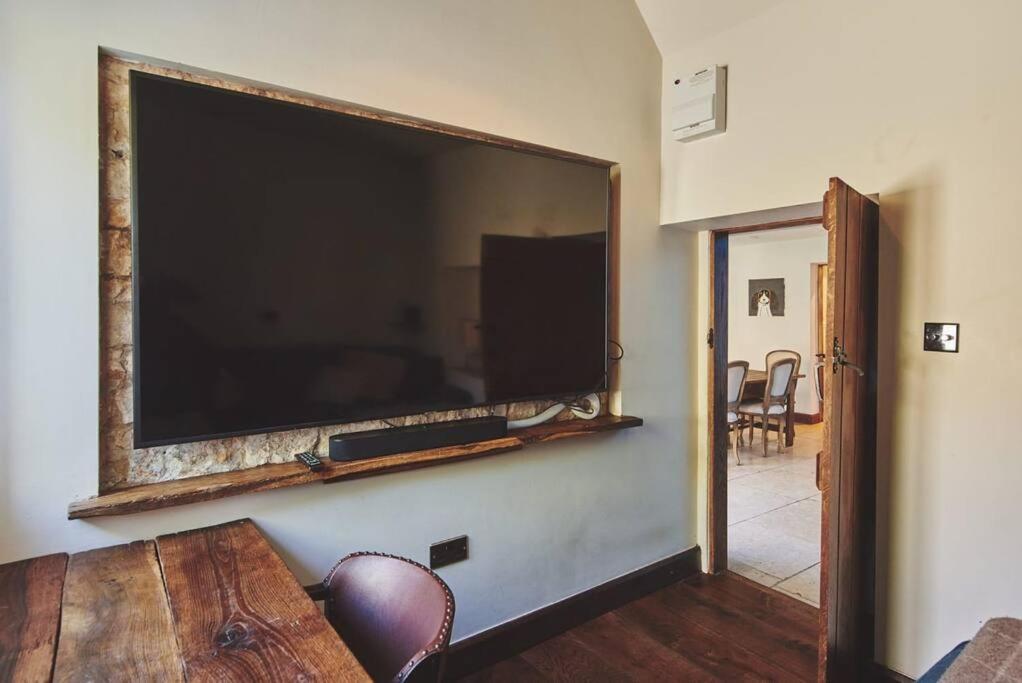Large Stylish Luxury Cotswold Cottage - Ideal For Families, W/ Ev Charging Andoversford Kültér fotó